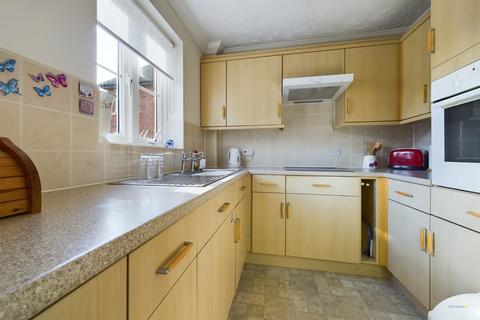 2 bedroom flat for sale - Town Meadows Way, Uttoxeter