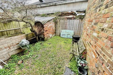 2 bedroom terraced house for sale, New Road, Spalding