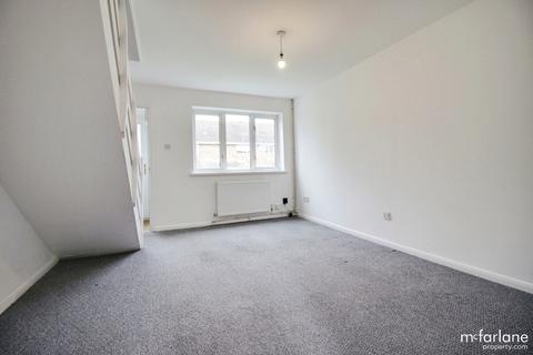 2 bedroom terraced house to rent, Leslie Close, Swindon SN5