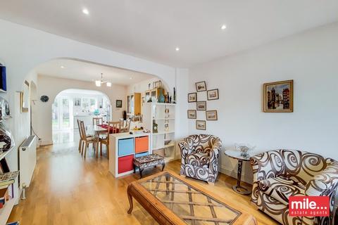 4 bedroom semi-detached house to rent, Holders Hill Road, London