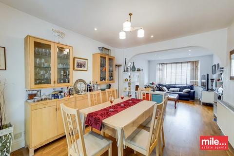 4 bedroom semi-detached house to rent, Holders Hill Road, London