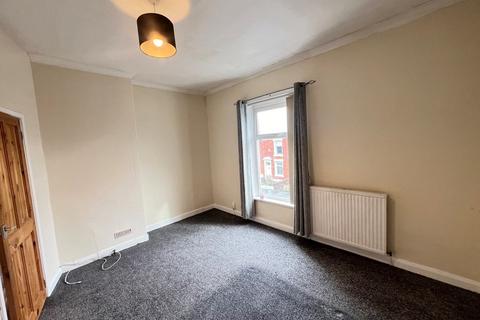 2 bedroom terraced house to rent, Kings Road, Blackburn