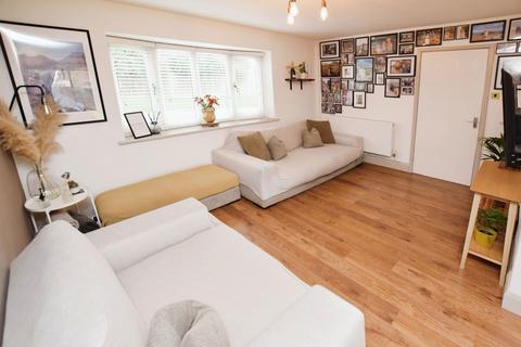 47 Thors Oak, Stanford-le-hope, SS17 7BZ