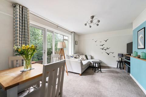 2 bedroom ground floor maisonette for sale - Buxton Drive, Snaresbrook