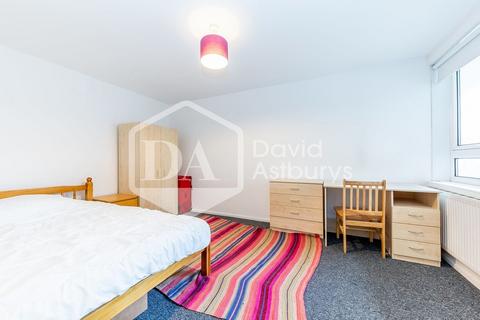 4 bedroom flat to rent, Camden Street, Camden, London