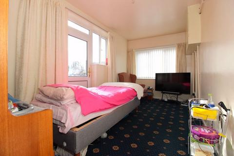 4 Broad Lane, Walsall, WS3 2TG