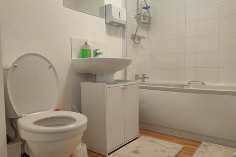undefined, Double bedsit bedroom Shared Apartment