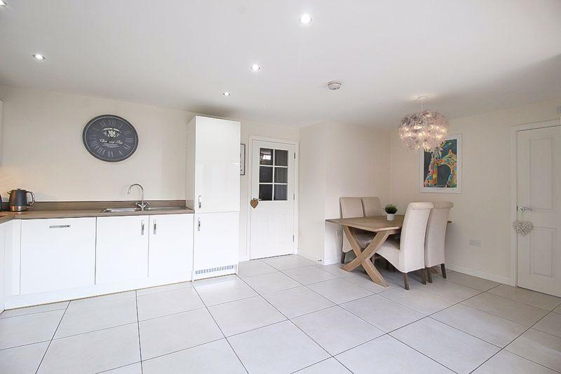 Dining kitchen