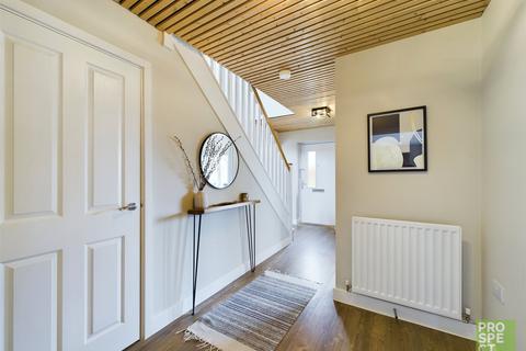 1 Glover Crescent, Arborfield Green, Reading, RG2 9TW