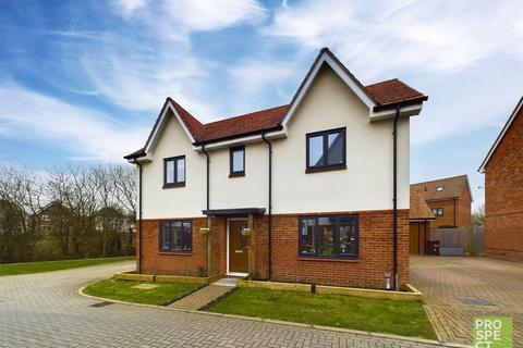 1 Glover Crescent, Arborfield Green, Reading, RG2 9TW