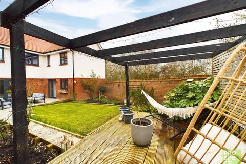 1 Glover Crescent, Arborfield Green, Reading, RG2 9TW