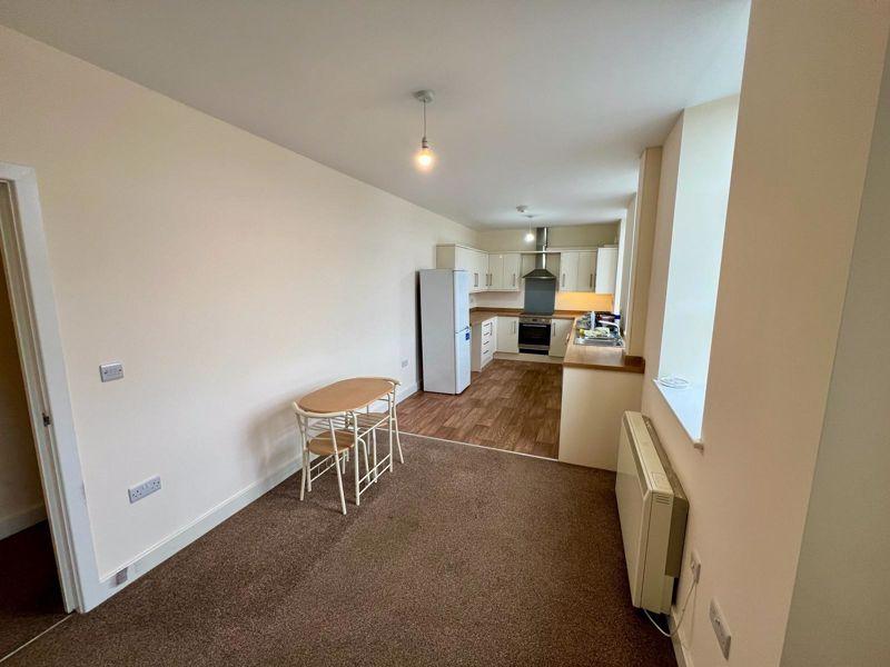Queen Street, Leek 2 bed apartment to rent £665 pcm (£153 pw)