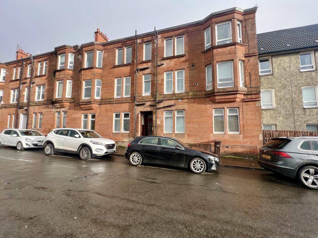 Gavinburn Place, Glasgow G60 2 bed flat for sale £79,000