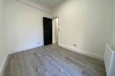 4 bedroom terraced house to rent - Eric Street, London