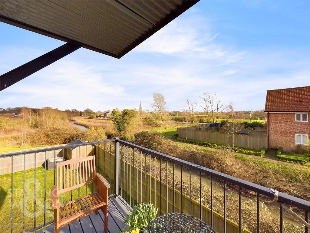 Waterside Drive, Ditchingham, Bungay 2 bed flat for sale £195,000