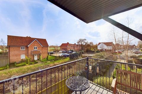 2 bedroom flat for sale, Waterside Drive, Ditchingham, Bungay