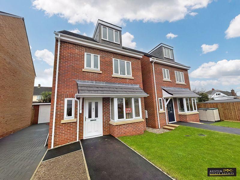 CELANDINE CLOSE, LODMOOR, WEYMOUTH... 4 bed detached house for sale £