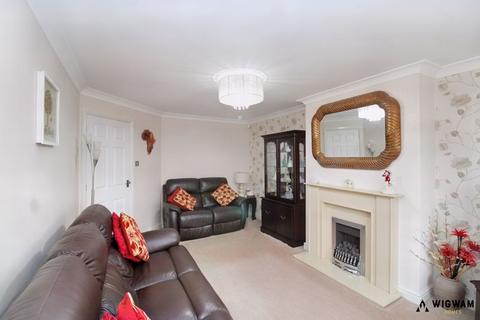 2 bedroom semi-detached bungalow for sale - Lombardy Close, Hull, HU5