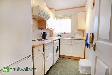 1 bedroom retirement property for sale, Rose Court, West Cheshunt