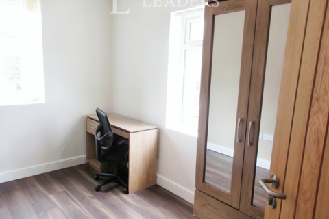 1 bedroom terraced house to rent, London Road, Newcastle, ST5