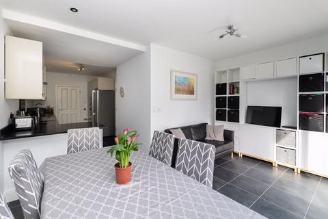 7 Portland Close, Worcester Park, KT4 8BW