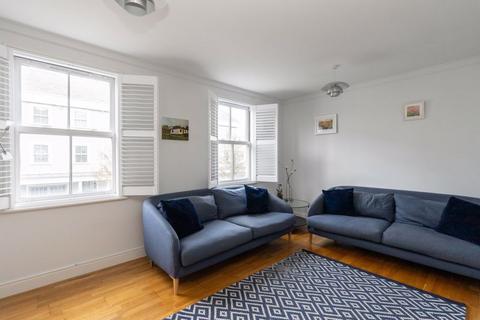 7 Portland Close, Worcester Park, KT4 8BW