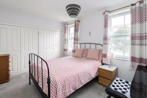 7 Portland Close, Worcester Park, KT4 8BW