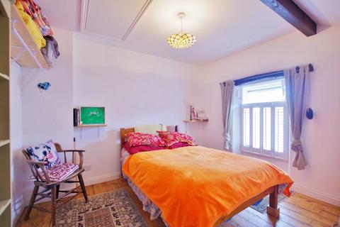 1 Cross Street, Lynton, EX35 6HG