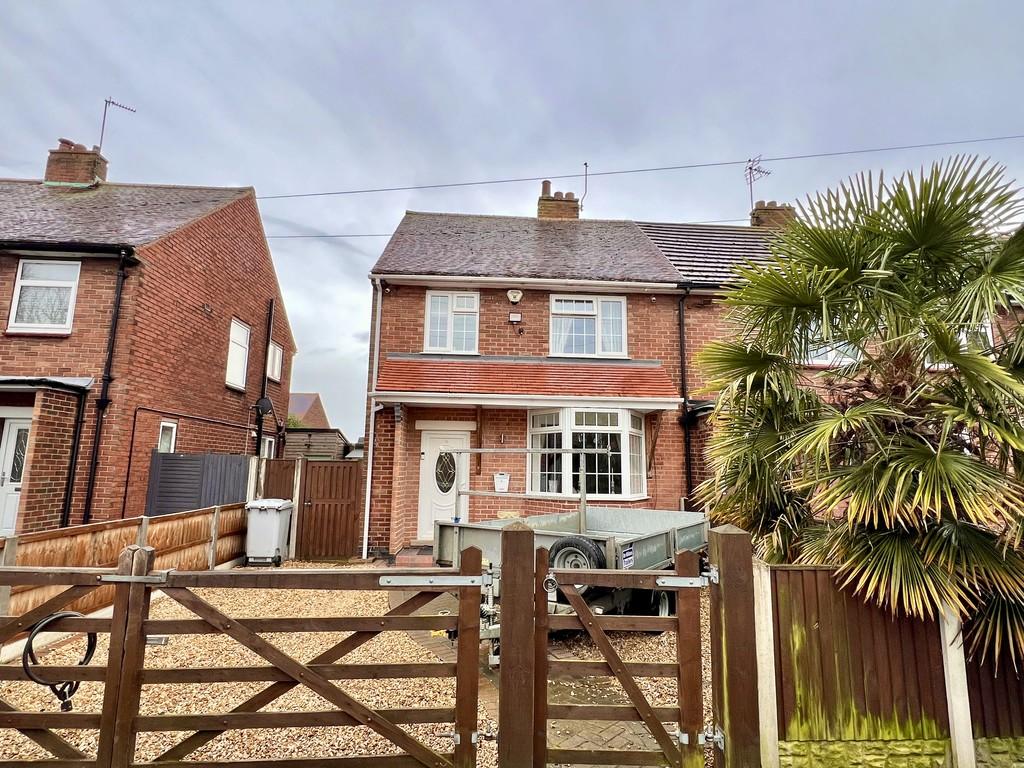 Wolsey Road, Newark, Notts 3 bed end of terrace house £975 pcm (£225 pw)