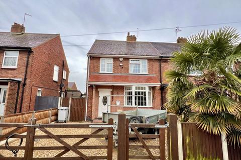 3 bedroom end of terrace house to rent, Wolsey Road, Newark, Notts