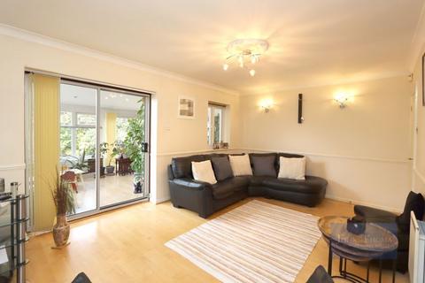 4 bedroom detached house for sale, Heathfield Park Drive, Romford RM6