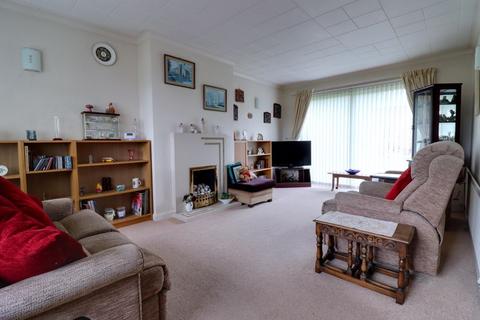 2 bedroom bungalow for sale - Kennedy Way, Stafford ST16