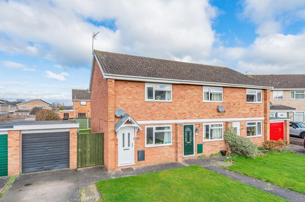 Kestrel Drive, Shrewsbury, SY1 2 bed end of terrace house for sale £