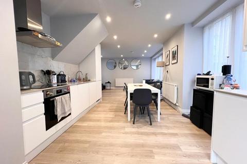 4 bedroom end of terrace house to rent, London E7