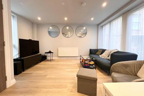 4 bedroom end of terrace house to rent, London E7