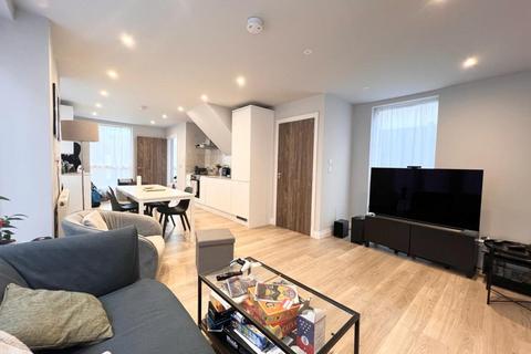 4 bedroom end of terrace house to rent, London E7