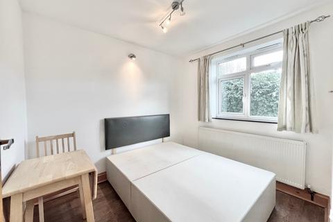 2 bedroom flat to rent, Durnsford Road, London N11