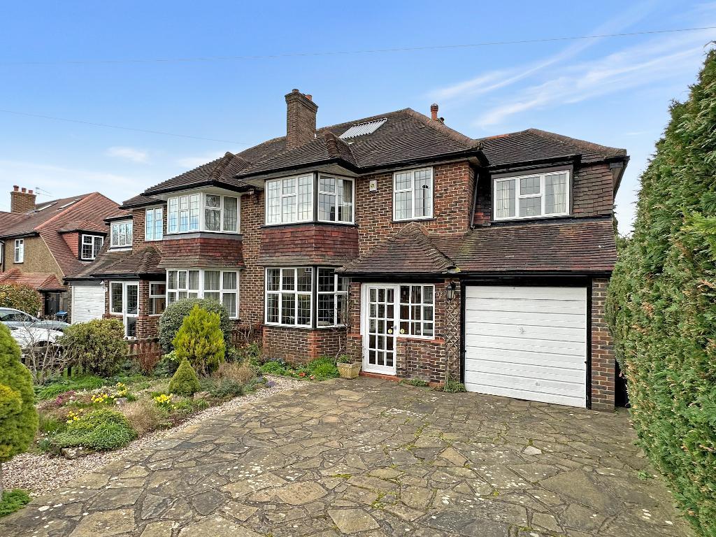 Arundel Avenue, Sanderstead, Surrey... 4 bed semidetached house for