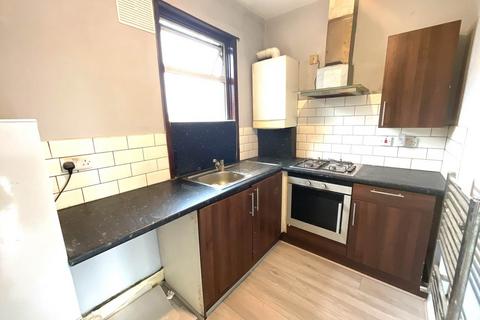 2 bedroom flat to rent - Ley Street , Ilford,