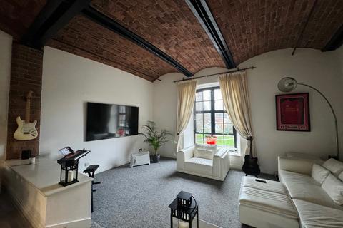 2 bedroom apartment for sale, South Quay, Liverpool L3
