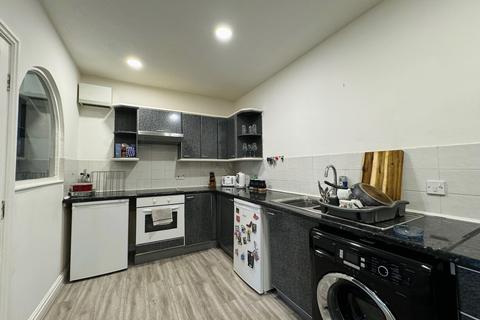 2 bedroom apartment for sale, South Quay, Liverpool L3