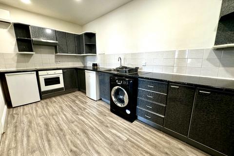 2 bedroom apartment for sale, South Quay, Liverpool L3