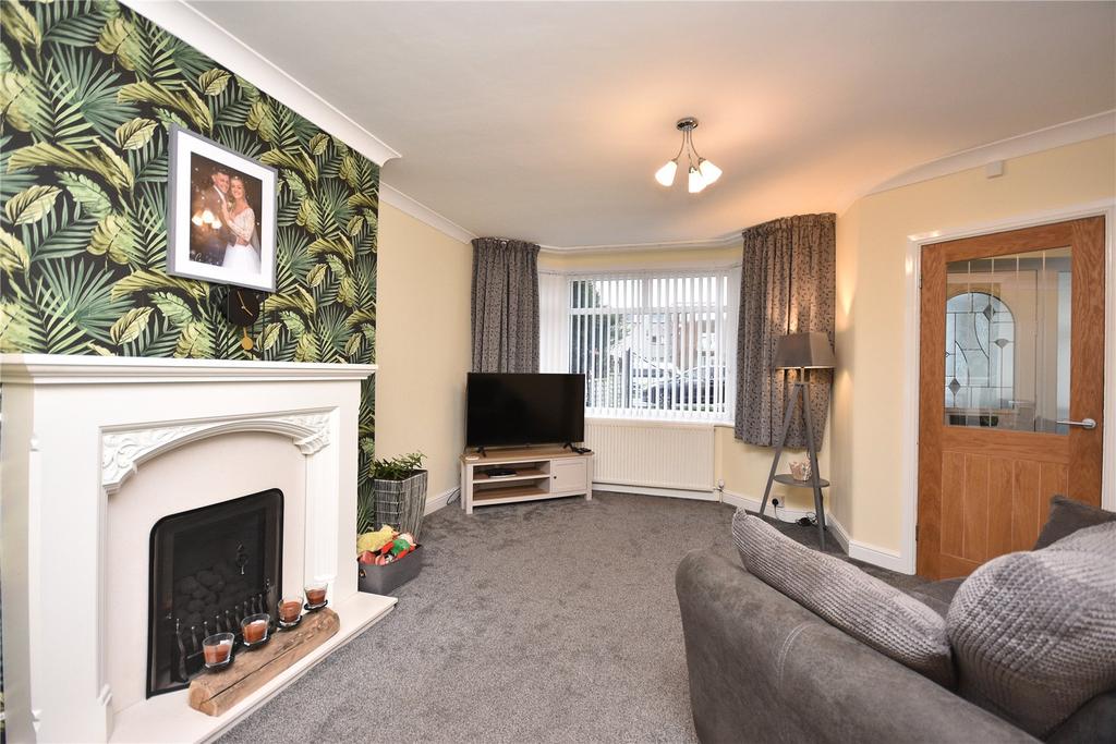Coal Road, Leeds 3 bed semidetached house for sale £230,000