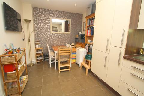 3 bedroom terraced house for sale, Wapshott Road, Staines-upon-Thames, TW18