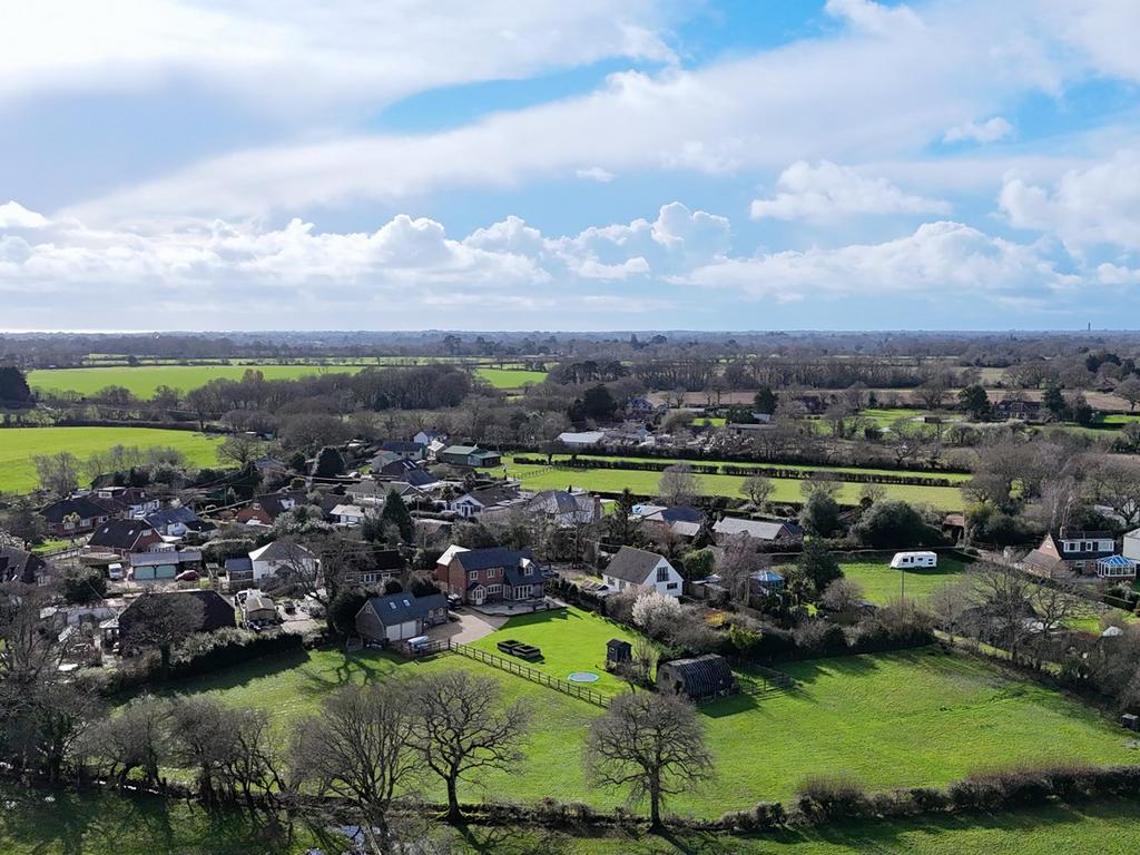 Holly Lane, Pilley, Lymington, SO41 4 bed detached house for sale £