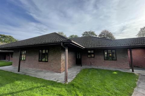 2 bedroom semi-detached bungalow for sale, 46 Meadowbrook Court