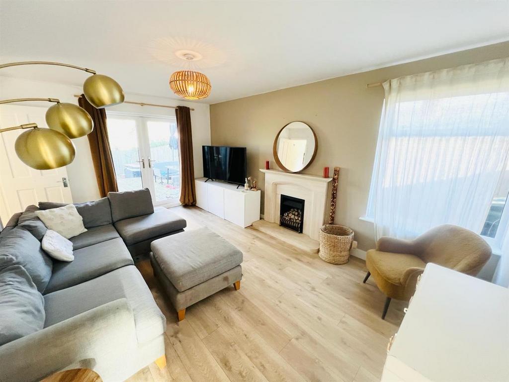 Kestrel Road, Firdale Park, Northwich 4 bed detached house for sale £