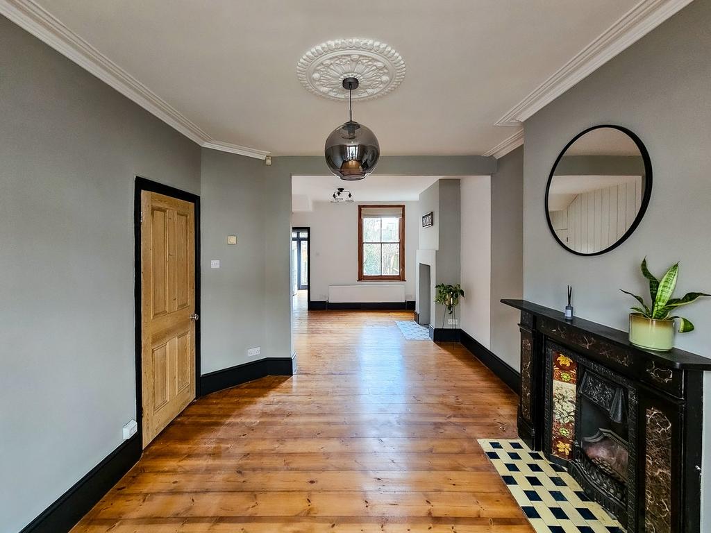 Fernbrook Road, Hither Green... 3 bed end of terrace house £2,200 pcm