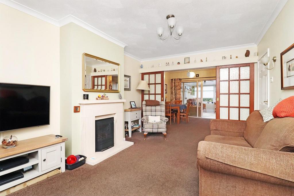 Wentworth Avenue, Timperley, Altrincham 3 bed semidetached house for