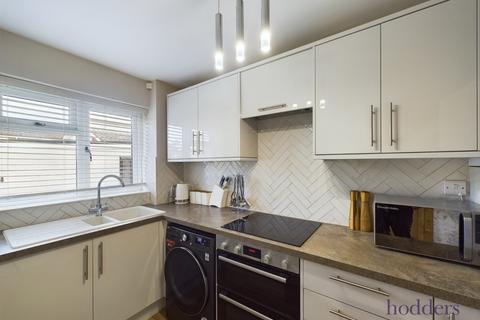 2 bedroom end of terrace house for sale - Peket Close, Staines-Upon-Thames, Surrey, TW18